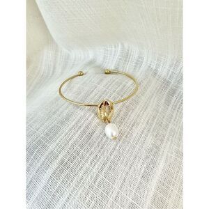 Seashell, gold color, bangle bracelet with faux pearl dangle